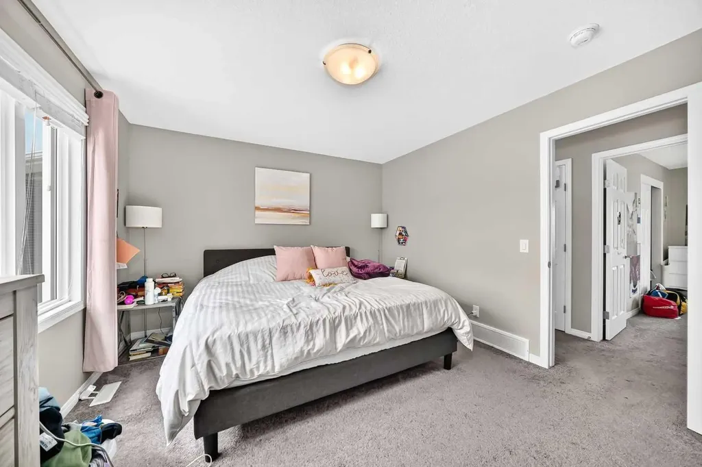 1207 140 Avenue NW Calgary AB T3P0Y5