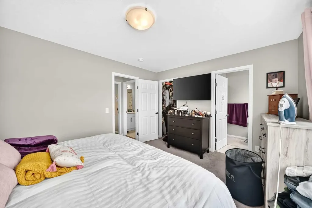 1207 140 Avenue NW Calgary AB T3P0Y5