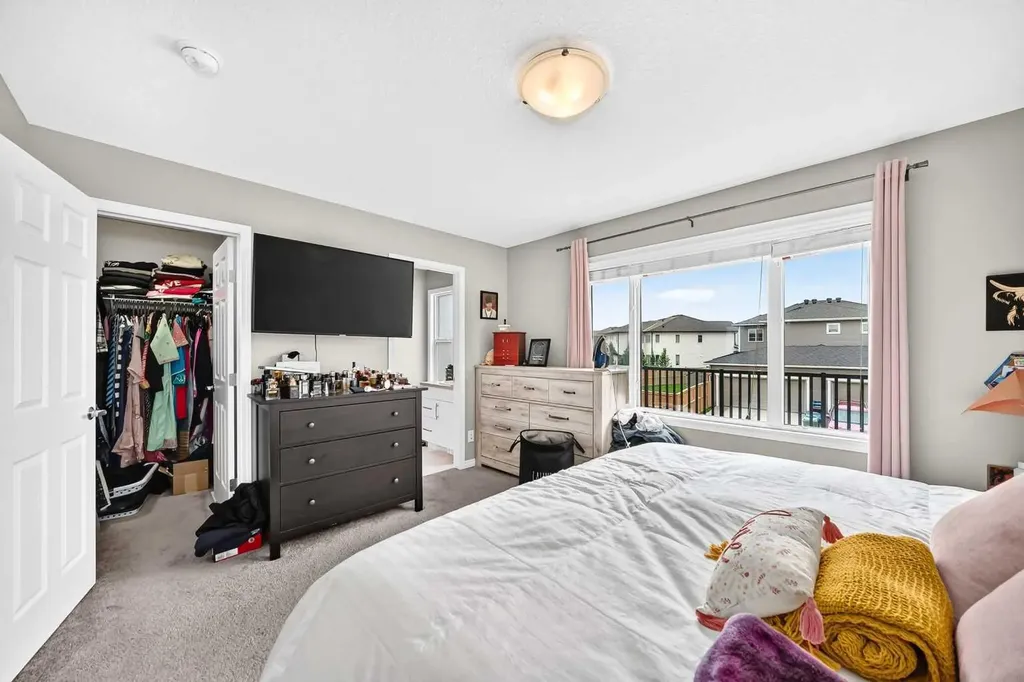 1207 140 Avenue NW Calgary AB T3P0Y5