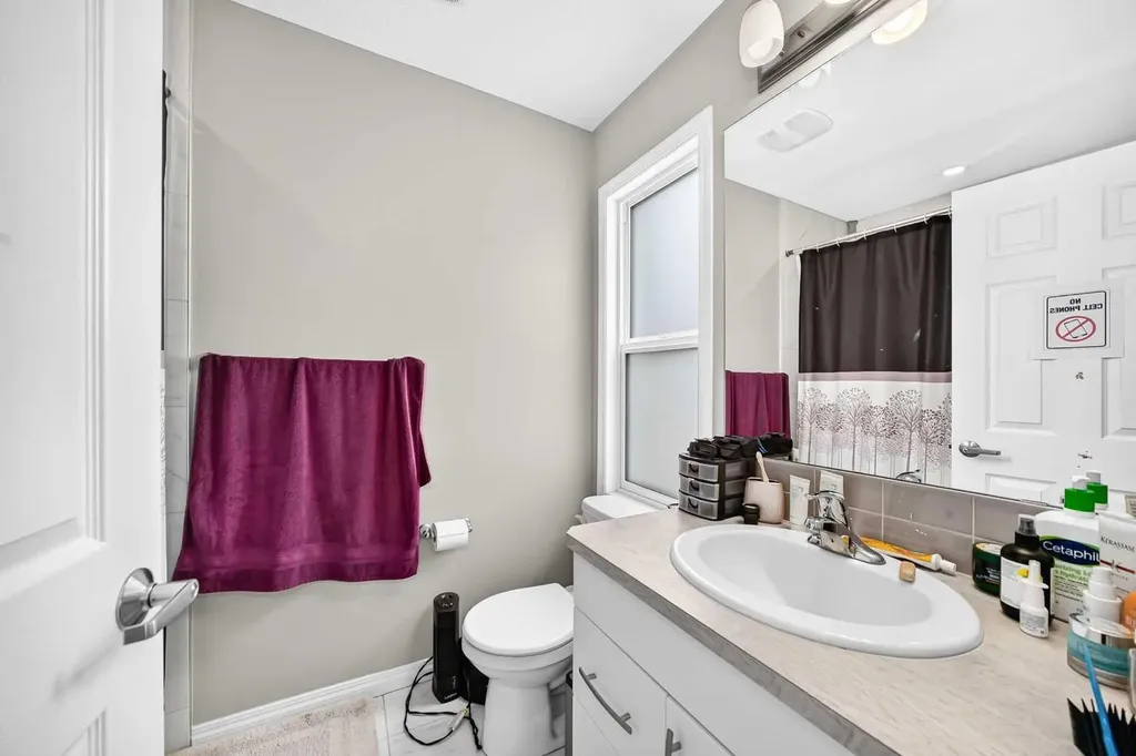 1207 140 Avenue NW Calgary AB T3P0Y5