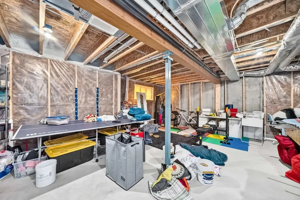 1207 140 Avenue NW Calgary AB T3P0Y5