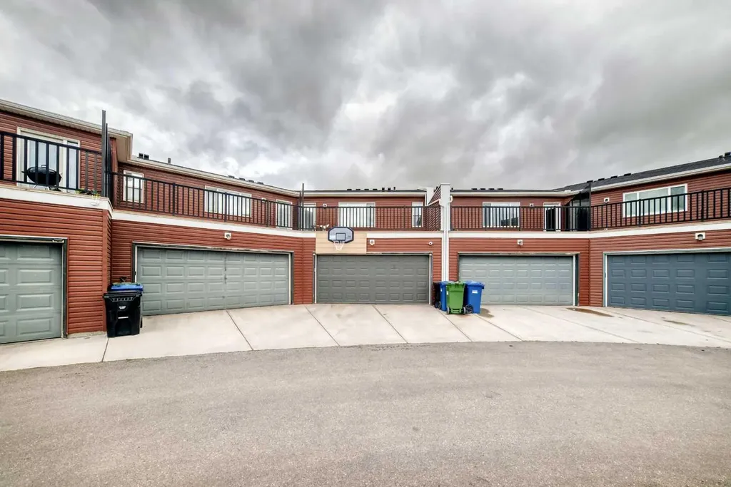 1207 140 Avenue NW Calgary AB T3P0Y5