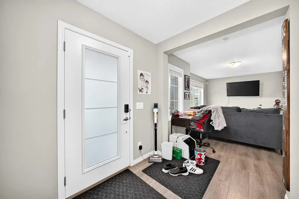 1207 140 Avenue NW Calgary AB T3P0Y5
