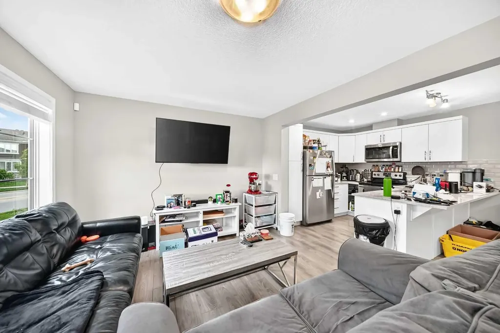 1207 140 Avenue NW Calgary AB T3P0Y5