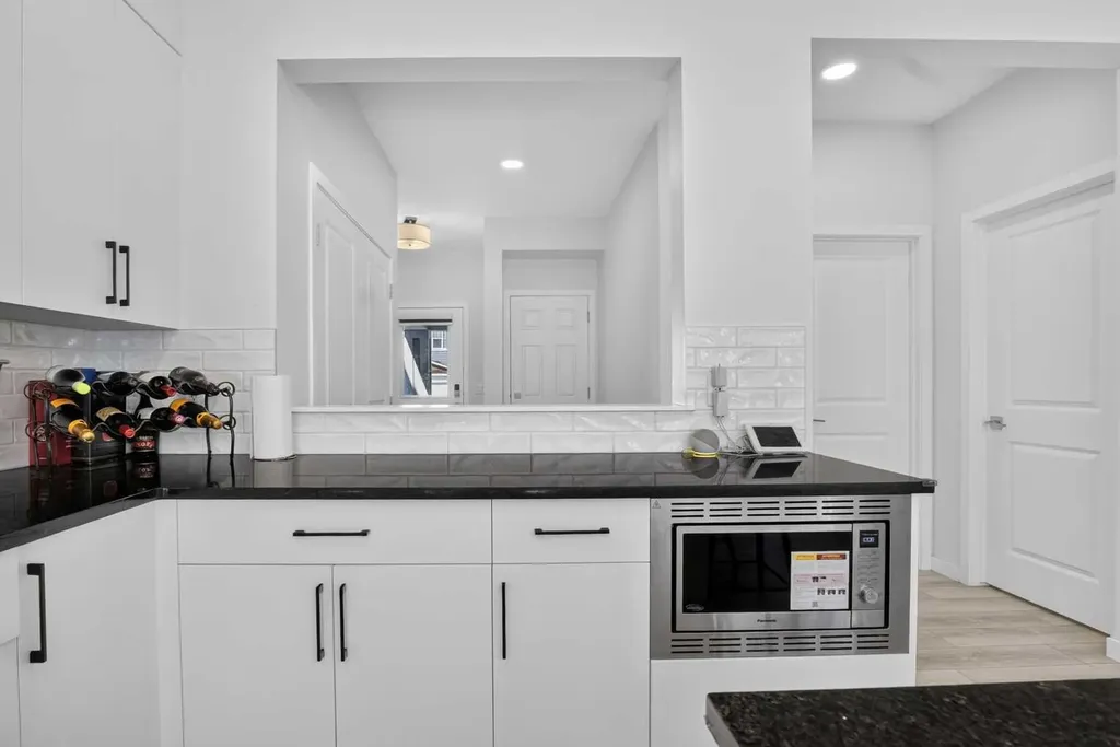274 Lucas Place NW Calgary AB T2P 2E4