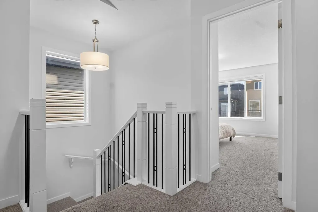 274 Lucas Place NW Calgary AB T2P 2E4