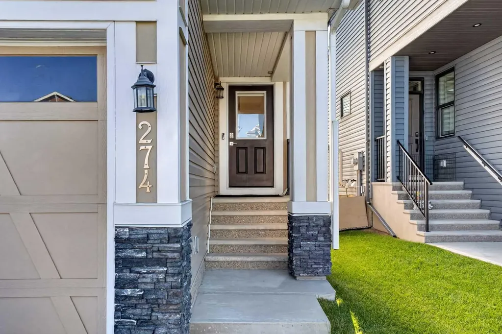 274 Lucas Place NW Calgary AB T2P 2E4