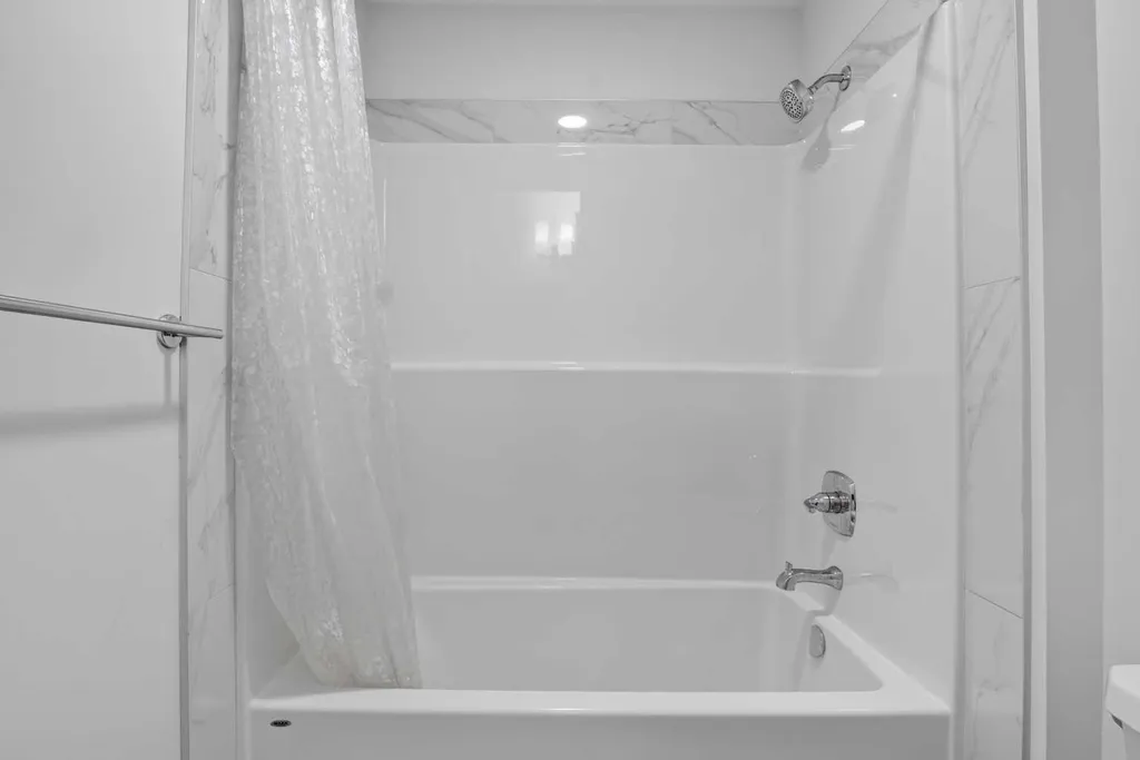 274 Lucas Place NW Calgary AB T2P 2E4