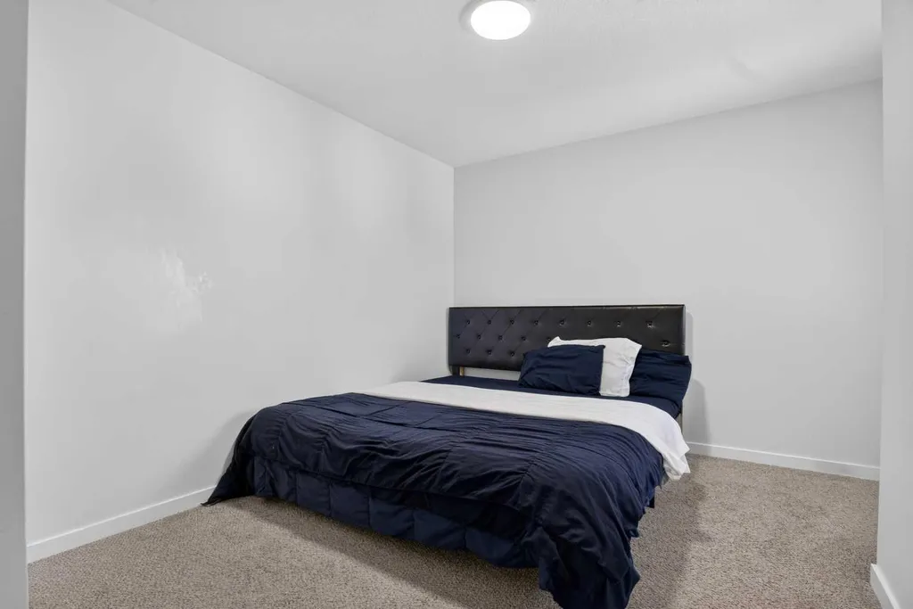 274 Lucas Place NW Calgary AB T2P 2E4