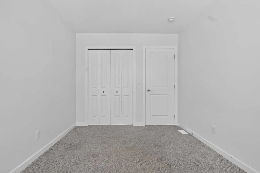 274 Lucas Place NW Calgary AB T2P 2E4
