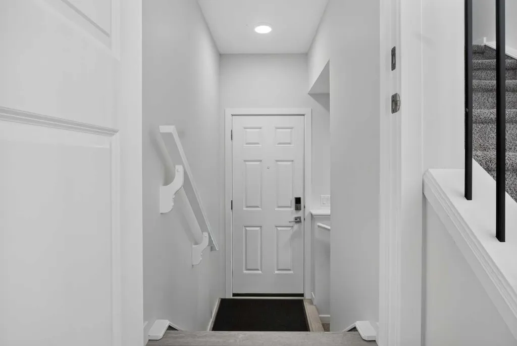 274 Lucas Place NW Calgary AB T2P 2E4