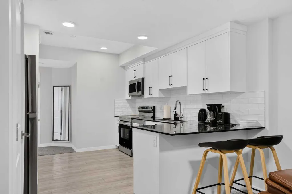 274 Lucas Place NW Calgary AB T2P 2E4