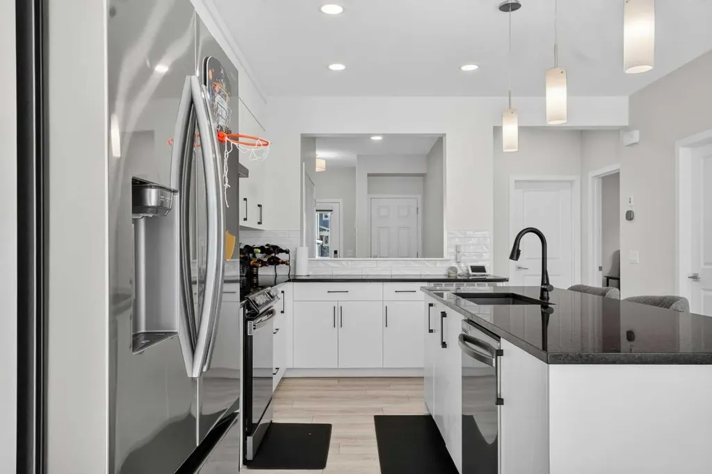 274 Lucas Place NW Calgary AB T2P 2E4