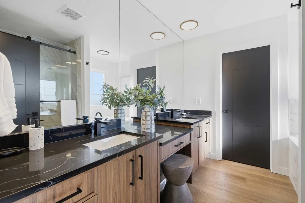 105 Heritage Boulevard Cochrane AB T4C 3G8