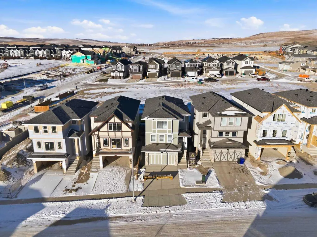 105 Heritage Boulevard Cochrane AB T4C 3G8