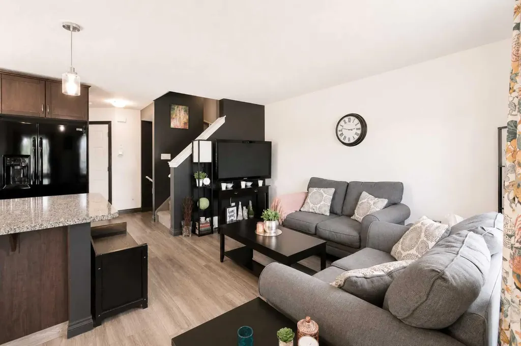 44 Carlson Place Red Deer AB T4P 0M3