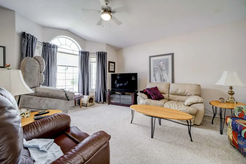 594 Tumbleweed Avenue Pincher Creek AB T0K1W0