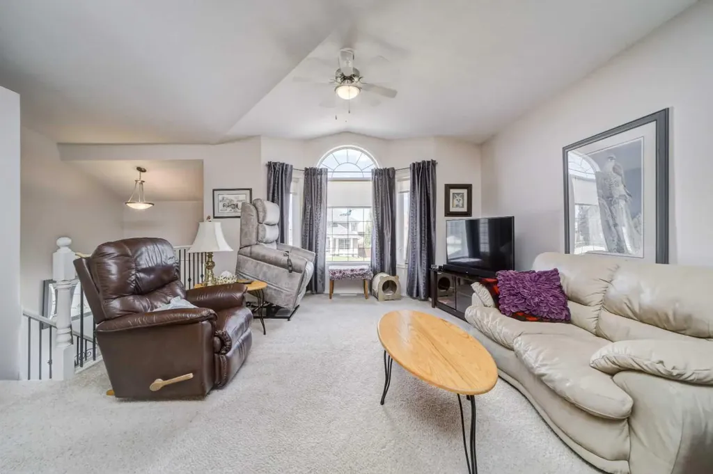 594 Tumbleweed Avenue Pincher Creek AB T0K1W0