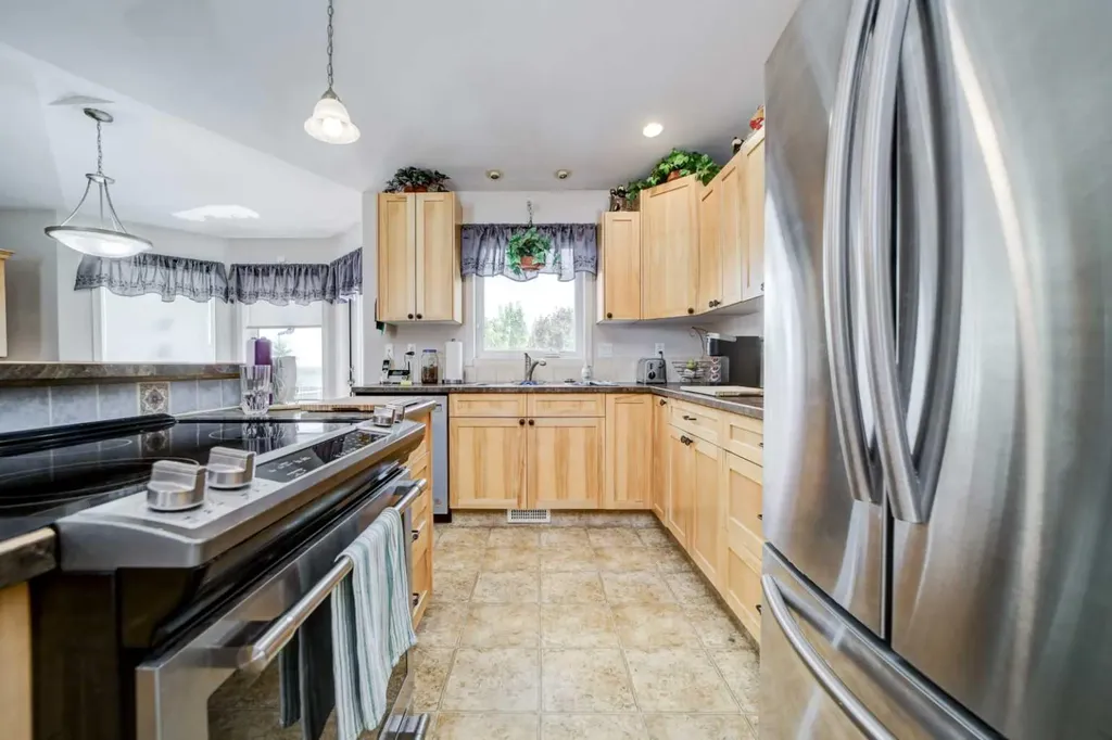 594 Tumbleweed Avenue Pincher Creek AB T0K1W0