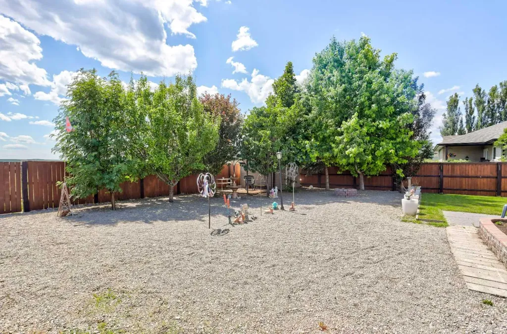594 Tumbleweed Avenue Pincher Creek AB T0K1W0
