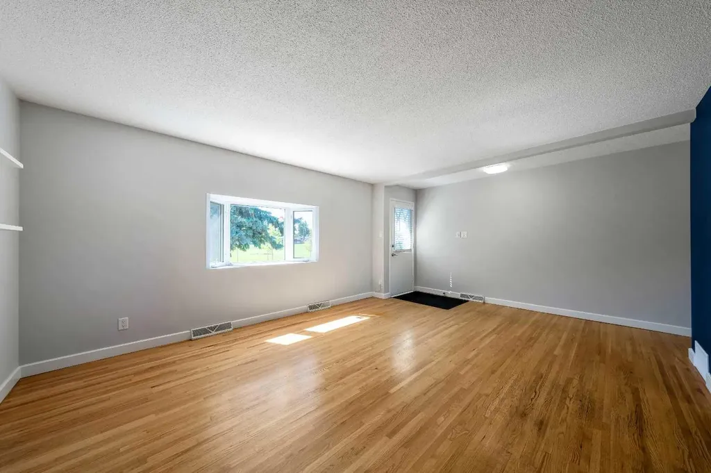 629 Agate Crescent SE Calgary AB T2J0Z4