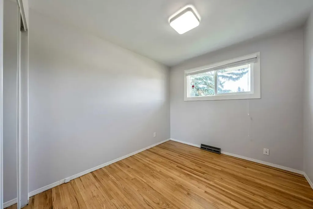 629 Agate Crescent SE Calgary AB T2J0Z4