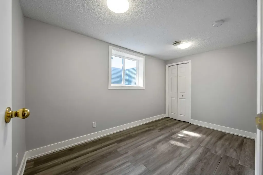 629 Agate Crescent SE Calgary AB T2J0Z4