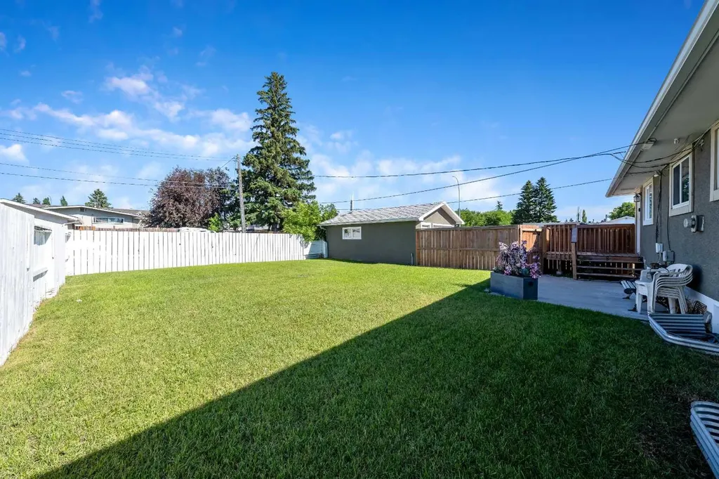 629 Agate Crescent SE Calgary AB T2J0Z4