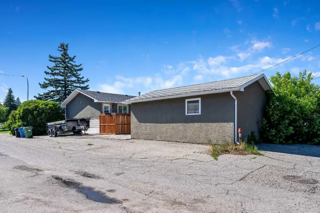 629 Agate Crescent SE Calgary AB T2J0Z4