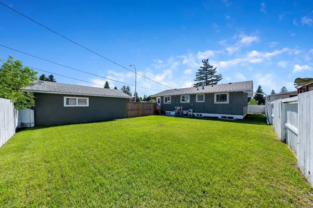 629 Agate Crescent SE Calgary AB T2J0Z4