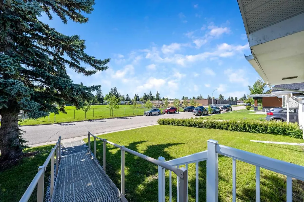 629 Agate Crescent SE Calgary AB T2J0Z4