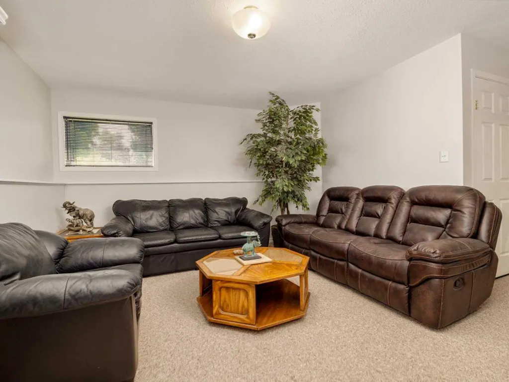 7 Kodiak Boulevard N Lethbridge AB T1H 6S7