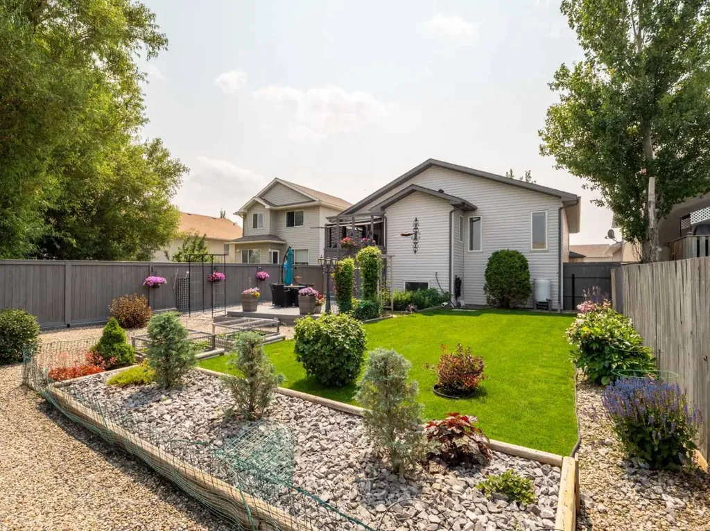 7 Kodiak Boulevard N Lethbridge AB T1H 6S7