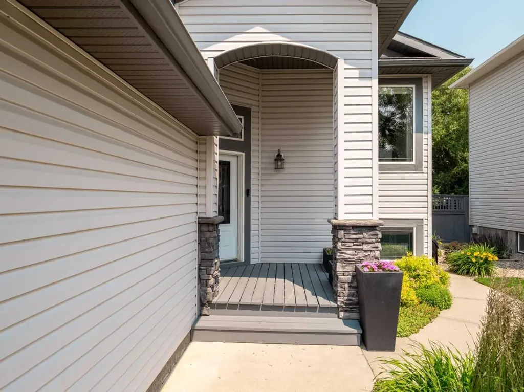 7 Kodiak Boulevard N Lethbridge AB T1H 6S7