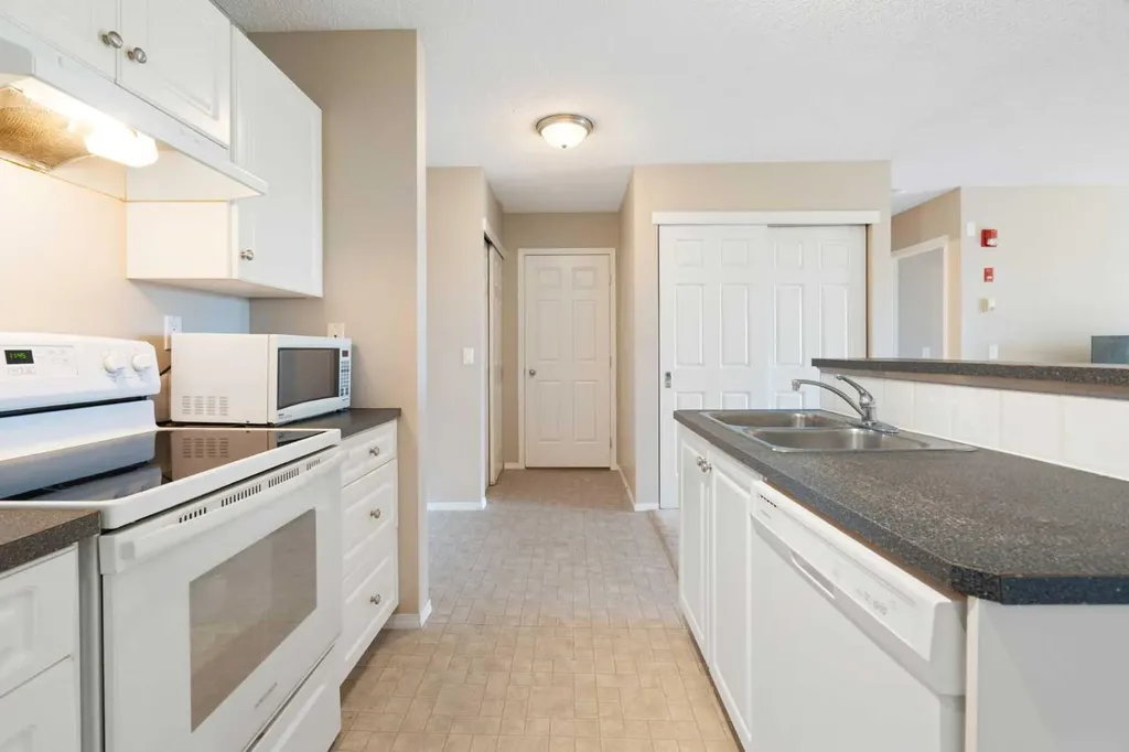 290 Shawville Way SE Calgary AB T2Y 3Z9