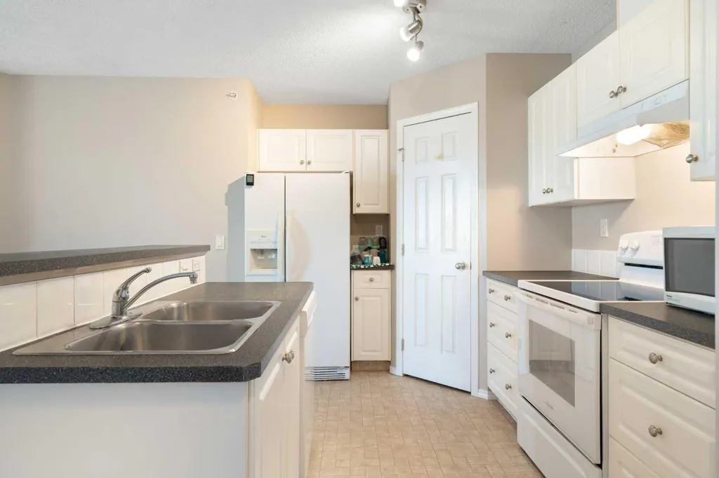 290 Shawville Way SE Calgary AB T2Y 3Z9