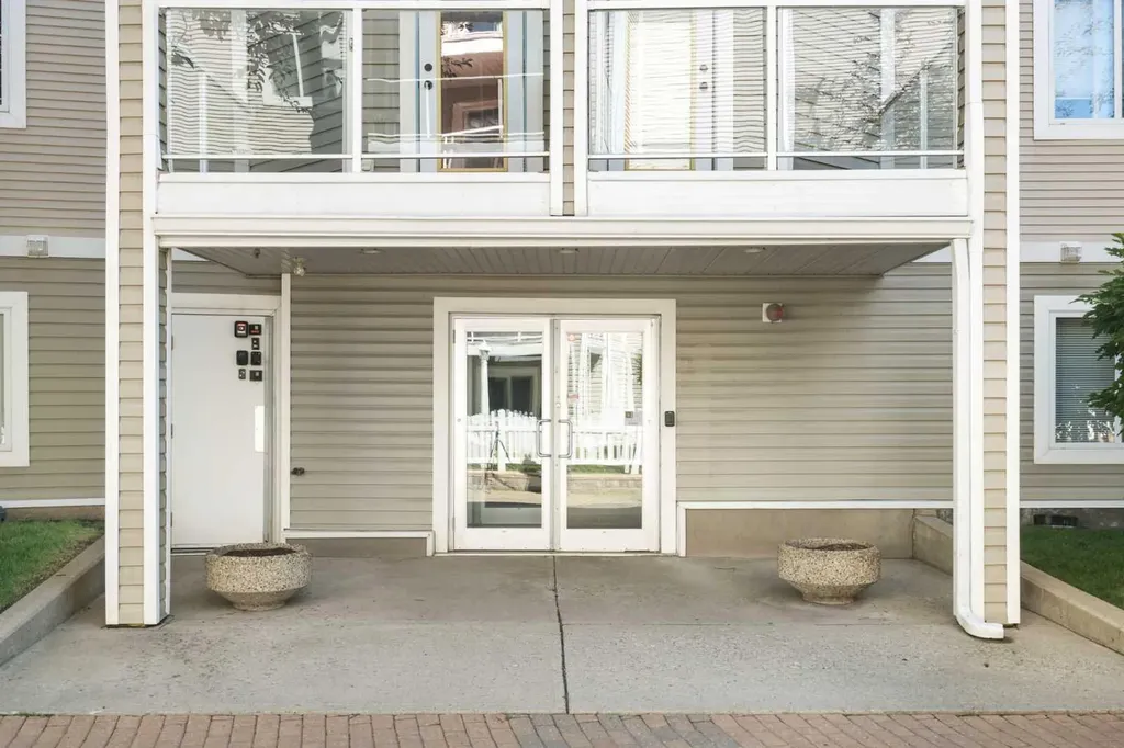 290 Shawville Way SE Calgary AB T2Y 3Z9
