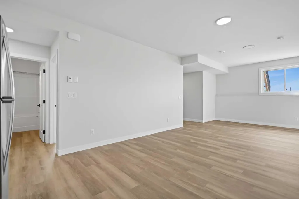 46 Tagish Avenue Red Deer AB T4P 0Y7