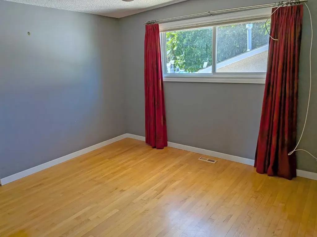 2103A 7 Street NE Calgary AB T2E 4C7