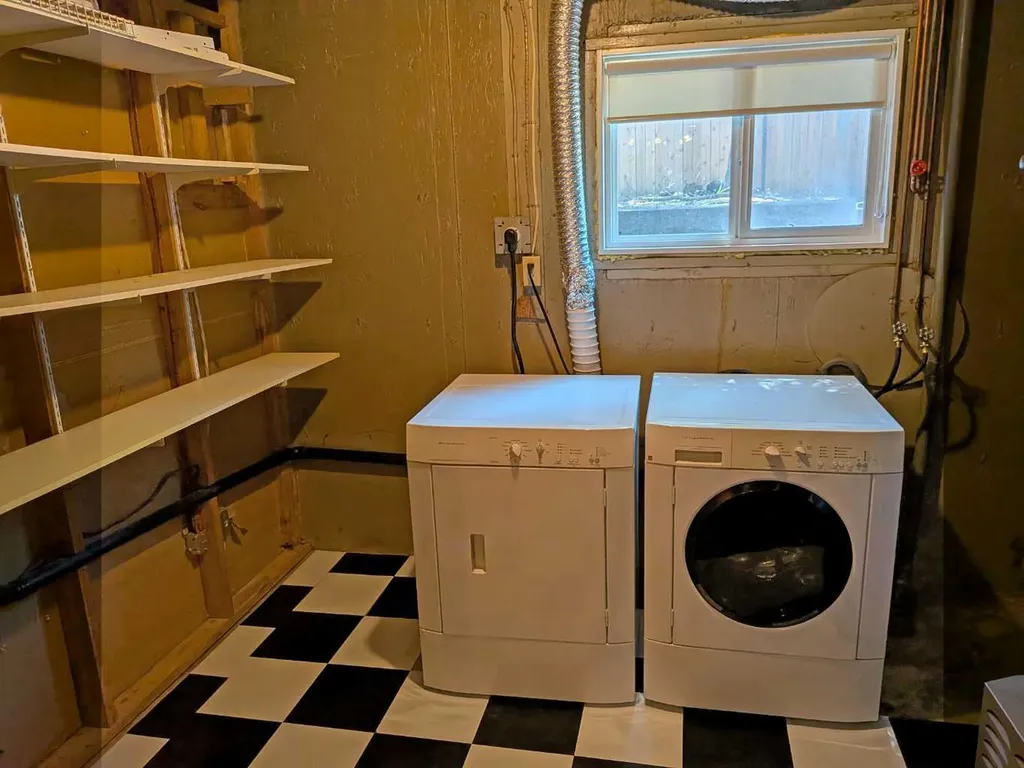 2103A 7 Street NE Calgary AB T2E 4C7