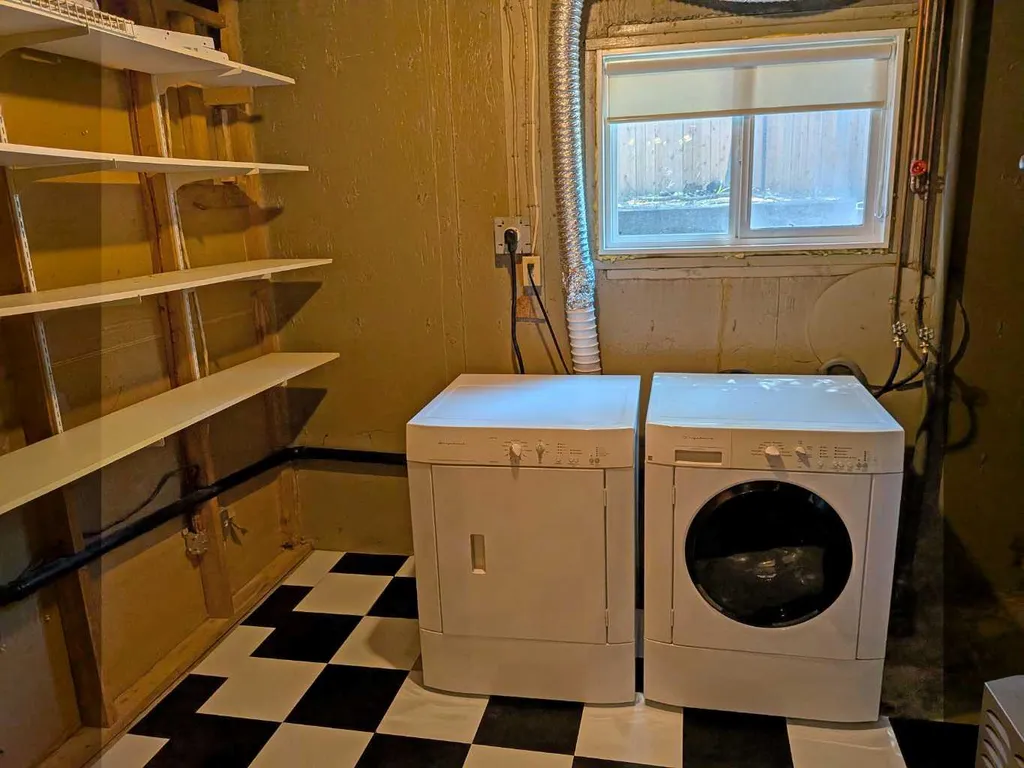 2103A 7 Street NE Calgary AB T2E 4C7