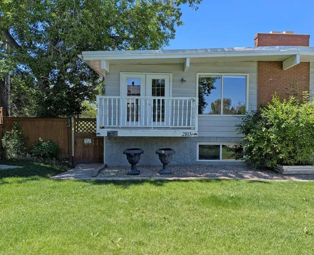 2103A 7 Street NE Calgary AB T2E 4C7