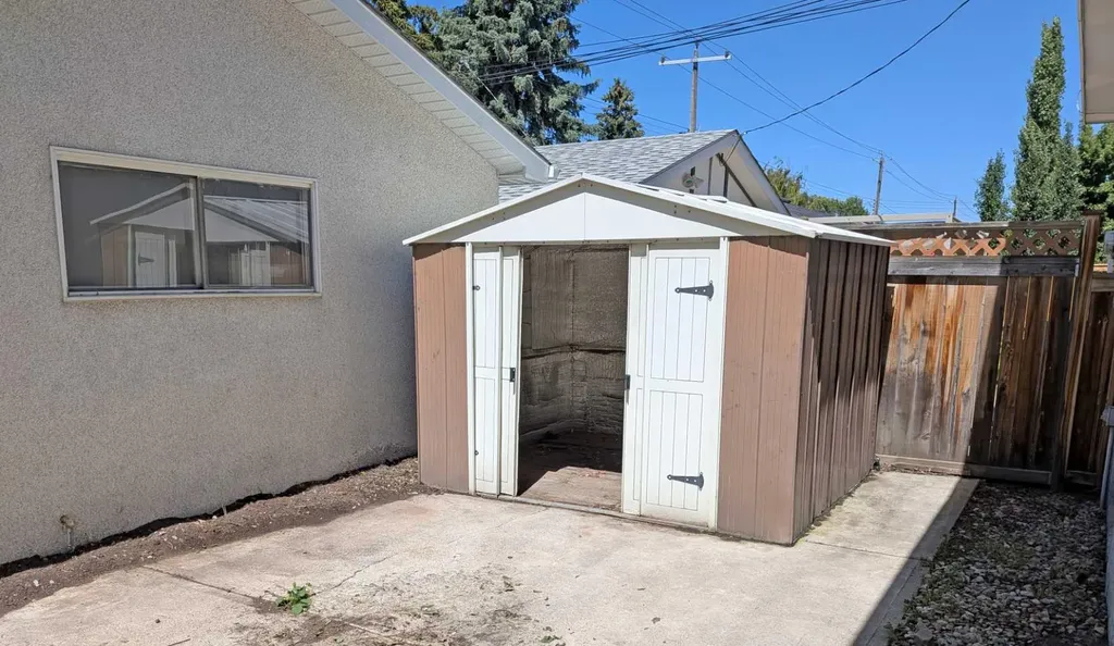 2103A 7 Street NE Calgary AB T2E 4C7