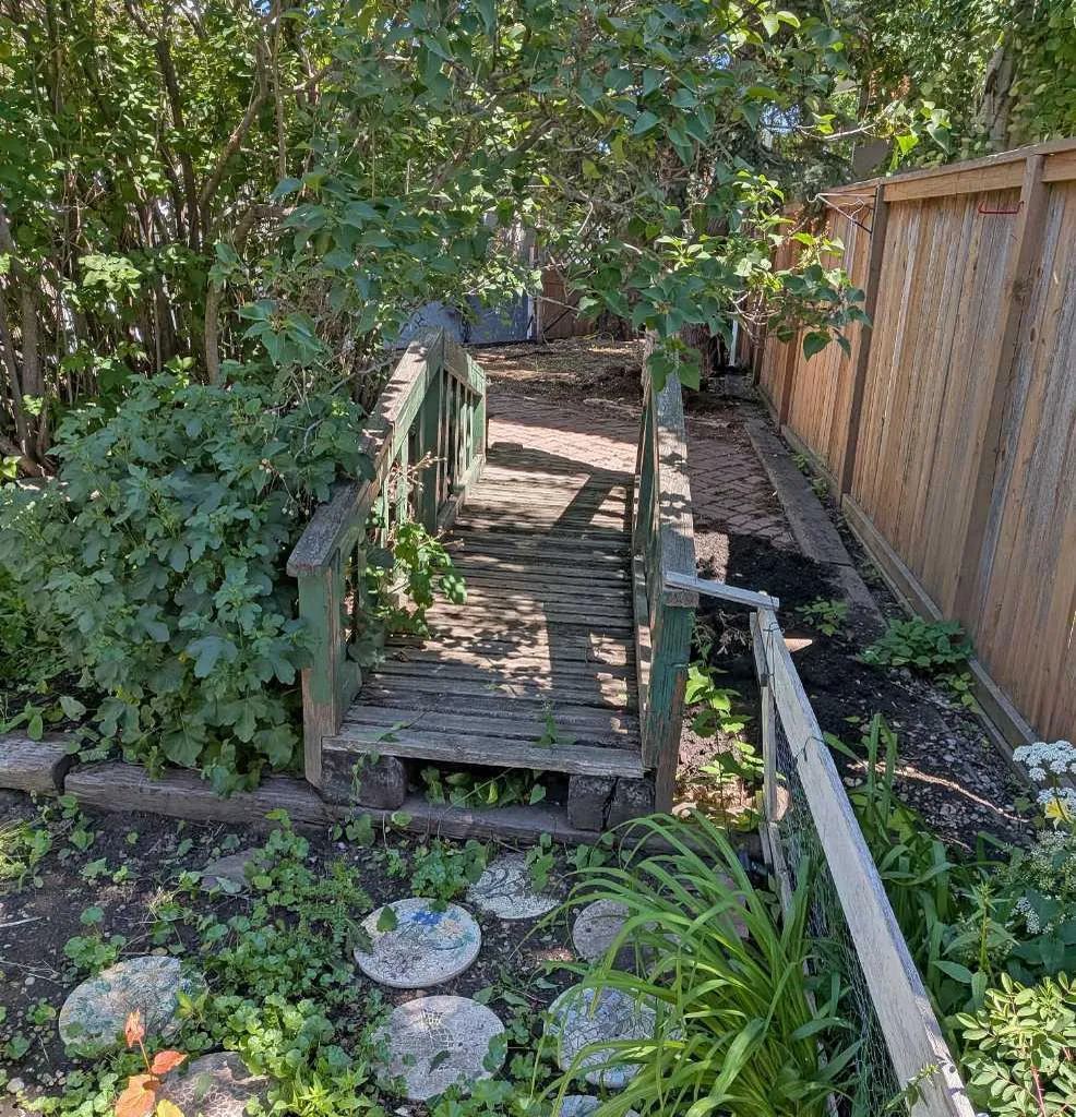 2103A 7 Street NE Calgary AB T2E 4C7