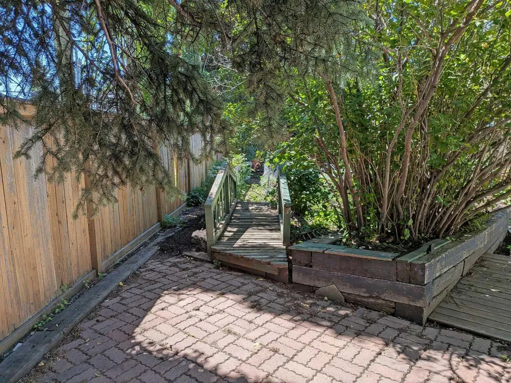 2103A 7 Street NE Calgary AB T2E 4C7