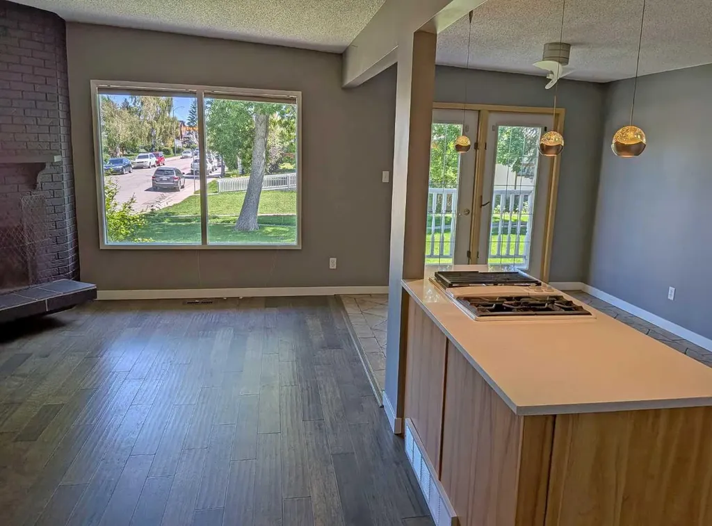 2103A 7 Street NE Calgary AB T2E 4C7