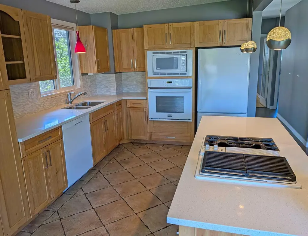 2103A 7 Street NE Calgary AB T2E 4C7