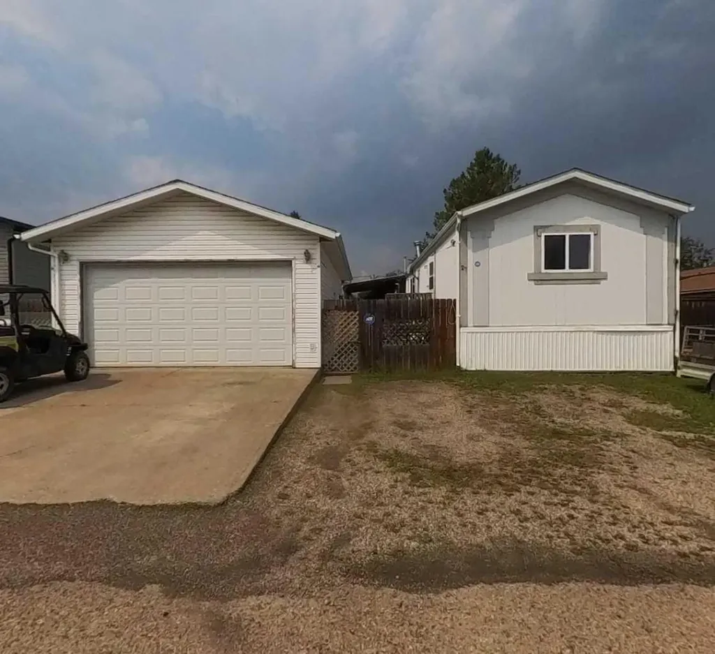 5211 55 Avenue Rocky Mountain House AB T4T 1M8