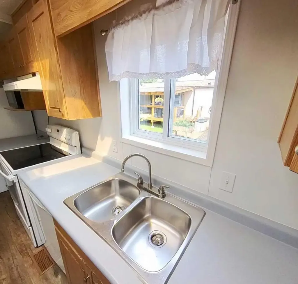 5211 55 Avenue Rocky Mountain House AB T4T 1M8