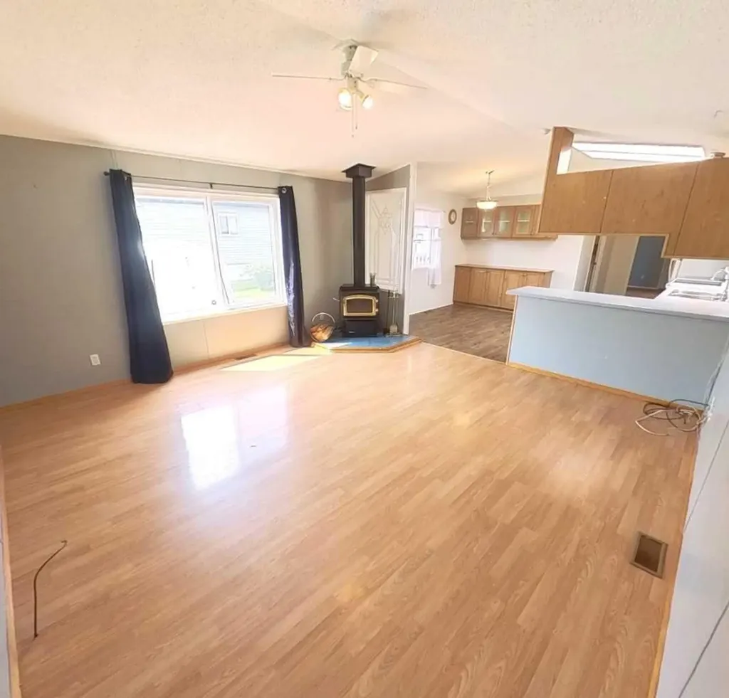 5211 55 Avenue Rocky Mountain House AB T4T 1M8